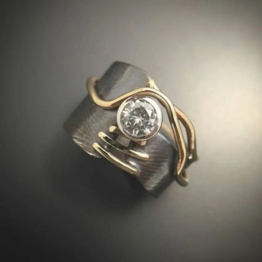 Bague vintage en argent foncé avec zircon