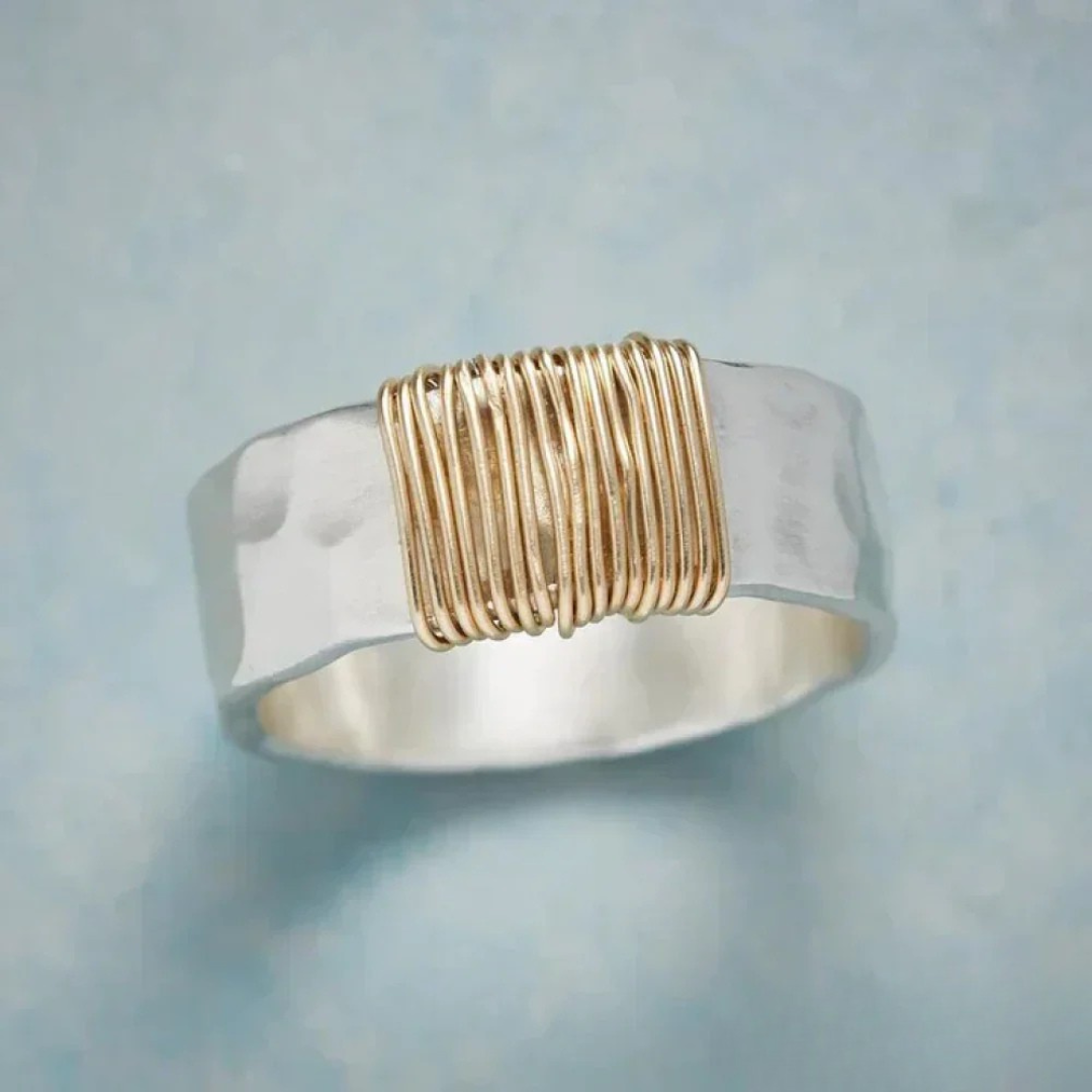 Bague en Argent avec Fil Doré Vintage